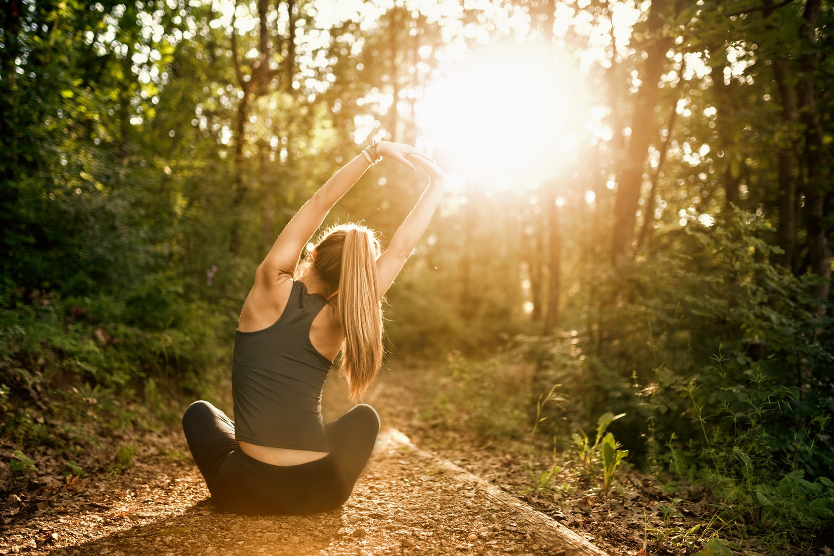 Young woman meditacion in nature and practicing yoga